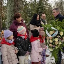Prezydent Miasta Torunia Paweł Gulewski i Przewodniczący Rady Miasta Torunia Łukasz Walkusz uczcili pamięć Honorowych Obywateli Miasta Torunia składając wiązanki kwiatów na grobach Wandy Szuman i o. Władysława Wołoszyna.