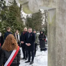 Prezydent Miasta Torunia Paweł Gulewski i Przewodniczący Rady Miasta Torunia Łukasz Walkusz uczcili pamięć Honorowych Obywateli Miasta Torunia składając wiązanki kwiatów na grobach Wandy Szuman i o. Władysława Wołoszyna.