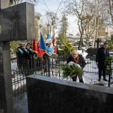 Prezydent Miasta Torunia Paweł Gulewski i Przewodniczący Rady Miasta Torunia Łukasz Walkusz uczcili pamięć Honorowych Obywateli Miasta Torunia składając wiązanki kwiatów na grobach Wandy Szuman i o. Władysława Wołoszyna.