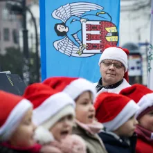 Zimowy Song przy fortepianie plenerowym