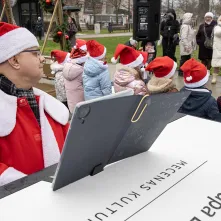 Zimowy Song przy fortepianie plenerowym