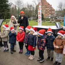 Zimowy Song przy fortepianie plenerowym