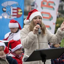 Zimowy Song przy fortepianie plenerowym