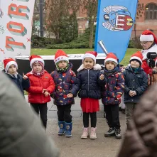 Zimowy Song przy fortepianie plenerowym