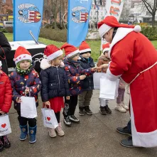 Zimowy Song przy fortepianie plenerowym