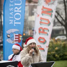 Zimowy Song przy fortepianie plenerowym