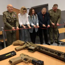 W Zespole Szkół Inżynierii Środowiska otwarto trzecią wirtualną strzelnicę. To kolejny krok miasta w rozwijaniu nowoczesnej edukacji obronnej i proobronnej młodzieży.