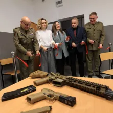 W Zespole Szkół Inżynierii Środowiska otwarto trzecią wirtualną strzelnicę. To kolejny krok miasta w rozwijaniu nowoczesnej edukacji obronnej i proobronnej młodzieży.