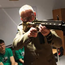 W Zespole Szkół Inżynierii Środowiska otwarto trzecią wirtualną strzelnicę. To kolejny krok miasta w rozwijaniu nowoczesnej edukacji obronnej i proobronnej młodzieży.