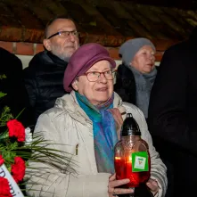 44. rocznica wprowadzenia stanu wojennego – pamięć i hołd złożony przy tablicy na Wałach Sikorskiego 10