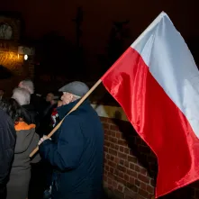 44. rocznica wprowadzenia stanu wojennego – pamięć i hołd złożony przy tablicy na Wałach Sikorskiego 10