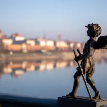 Anielski strażnik ruchu i zdrowia na moście, 19.12.2025