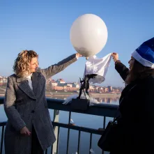 Anielski strażnik ruchu i zdrowia na moście, 19.12.2025