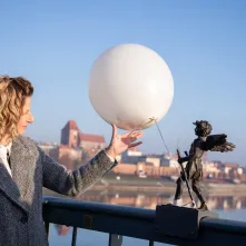 Anielski strażnik ruchu i zdrowia na moście, 19.12.2025