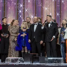 Szacujemy, że w Sylwestrowej Mocy Przebojów uczestniczyło na starówce ponad 20 tys. osób. Ile przed telewizorami? Czekamy na wyniki badań oglądalności.  31 grudnia na Rynku Staromiejskim (po raz drugi) odbyła się Sylwestrowa Moc Przebojów, zorganizowana przez Gminę Miasta Toruń, samorząd województwa kujawsko-pomorskiego i TV Polsat.  Wydarzenie - pomimo większej liczby uczestników niż rok temu - przebiegło spokojnie.  Dla mieszkańców i gości Torunia, a także widzów przed telewizorami zagrali, m.in. Perfect 