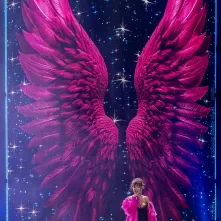 Szacujemy, że w Sylwestrowej Mocy Przebojów uczestniczyło na starówce ponad 20 tys. osób. Ile przed telewizorami? Czekamy na wyniki badań oglądalności.  31 grudnia na Rynku Staromiejskim (po raz drugi) odbyła się Sylwestrowa Moc Przebojów, zorganizowana przez Gminę Miasta Toruń, samorząd województwa kujawsko-pomorskiego i TV Polsat.  Wydarzenie - pomimo większej liczby uczestników niż rok temu - przebiegło spokojnie.  Dla mieszkańców i gości Torunia, a także widzów przed telewizorami zagrali, m.in. Perfect 