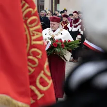 Obchody 553. urodzin Mikołaja Kopernika - złożenie kwiatów pod pomnikiem