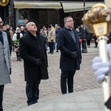 Obchody 553. urodzin Mikołaja Kopernika - złożenie kwiatów pod pomnikiem