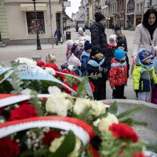 Obchody 553. urodzin Mikołaja Kopernika - złożenie kwiatów pod pomnikiem