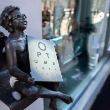 Aniołek prz ul. Szczytej 6 odsłonięty, 2.03.2026