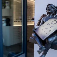 Aniołek prz ul. Szczytej 6 odsłonięty, 2.03.2026