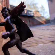 Nowy aniołek przy Krzywej Wieży, 2.03.2026