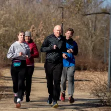 Międzypokoleniowy bieg w Parku Glazja