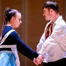 „Piękna i Bestia” w wykonaniu Teatru „Czy TAK, czy NIE?”