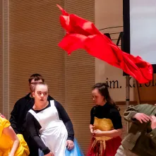 „Piękna i Bestia” w wykonaniu Teatru „Czy TAK, czy NIE?”