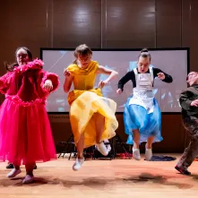 „Piękna i Bestia” w wykonaniu Teatru „Czy TAK, czy NIE?”