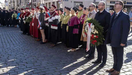 Inauguracja Roku Akademickiego 2024/2025 na UMK - złożenie kwiatów