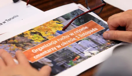 24 października br. w Urzędzie Miasta Torunia odbyła się konferencja prasowa, w trakcie której zaprezentowaliśmy zmiany w organizacji ruchu, funkcjonowaniu komunikacji miejskiej w okresie Wszystkich Świętych.