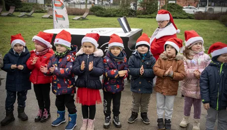 Zimowy Song przy fortepianie plenerowym