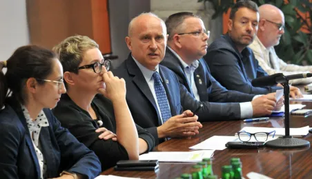 Wiceprezydent Rafał Pietrucień i uczestnicy konferencji