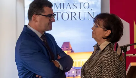 Pełnomocnik Prezydenta Torunia Michał Białkowski i Aleksandra Mierzejewska, dyrektor Muzeum Okręgowego w Toruniu