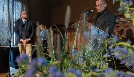 "Wzorcowy zielony ogrodek starówki 2024" - prezydent Paweł Gulewski i prowadzący galę Mariusz Orłowski