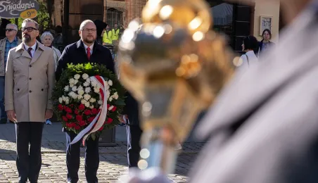 Inauguracja Roku Akademickiego 2024/2025 na UMK - złożenie kwiatów