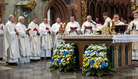 Nabożeństwo z okazji poświęcenia bazyliki katedralnej pw. śś. Jana Chrzciciela i Jana Ewangelisty. 