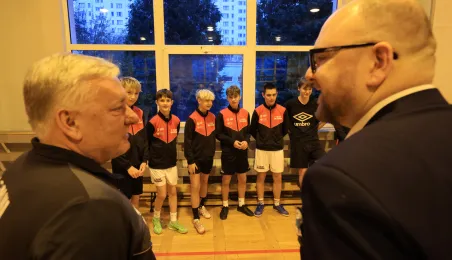 Spotkanie prezydenta Pawła Gulewskiego z finalistami turnieju "Z orlika na stadion"