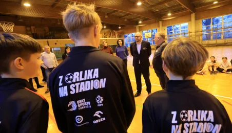 Spotkanie prezydenta Pawła Gulewskiego z finalistami turnieju "Z orlika na stadion"