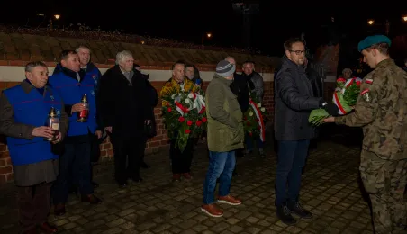 Wiązanki pamięci dla opozycji antykomunistycznej 