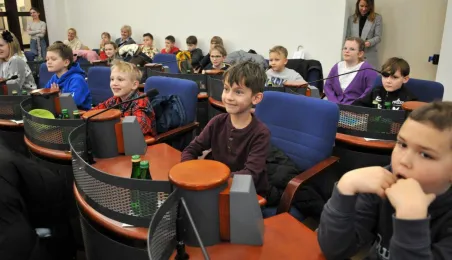 Uczniowie SP 24 w Urzędzie Miasta Torunia