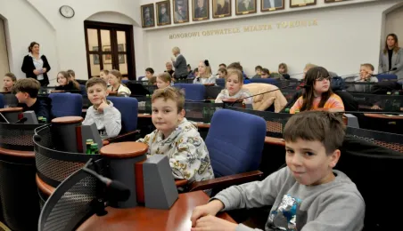 Uczniowie SP 24 w Urzędzie Miasta Torunia