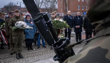 105. rocznica powrotu Torunia do wolnej Polski - złożenie kwiatów