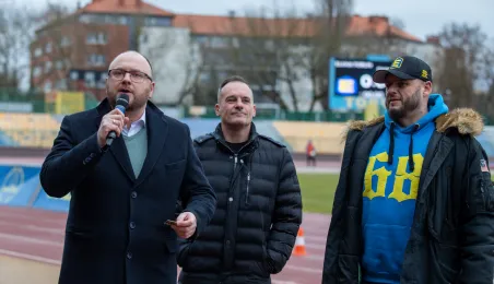 Inauguracja rundy wiosennej III ligi piłki nożnej - ZKS Elana 1968 vs. Flota Świnoujście