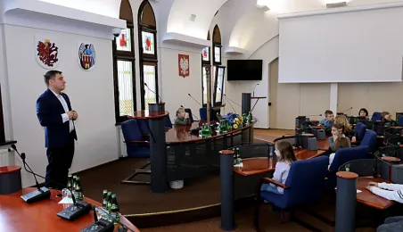 Uczniowie SP 12 w Urzędzie Miasta Torunia, 12.03.2025 r.