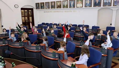 Uczniowie SP 12 w Urzędzie Miasta Torunia, 12.03.2025 r.