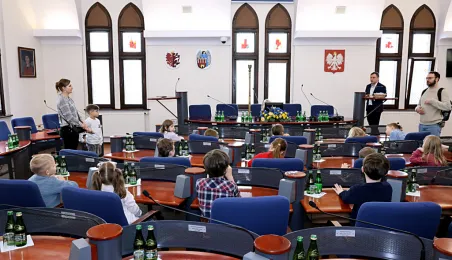 Uczniowie SP 12 w Urzędzie Miasta Torunia, 12.03.2025 r.