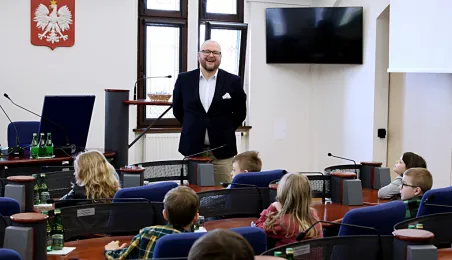 Uczniowie SP 12 w Urzędzie Miasta Torunia, 12.03.2025 r.