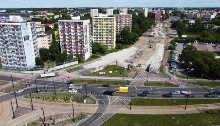 W Toruniu trwa budowa fragmentu Trasy Staromostowej w rejonie targowiska miejskiego.